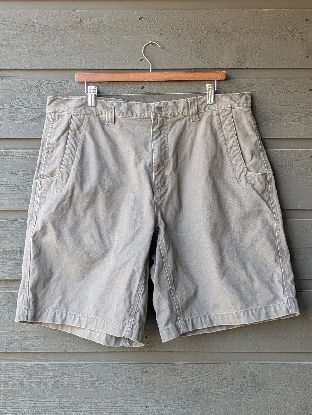Mountain Khakis Heavyweight Canvas Relaxed Fit Short Size 38X10 Taupe Gray